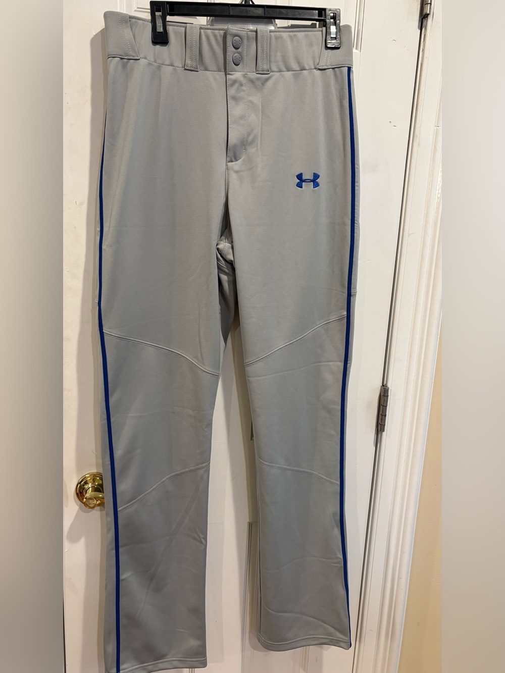 Men’s Under Armour Gray Baseball Pants with Blue Side Trim. Size M